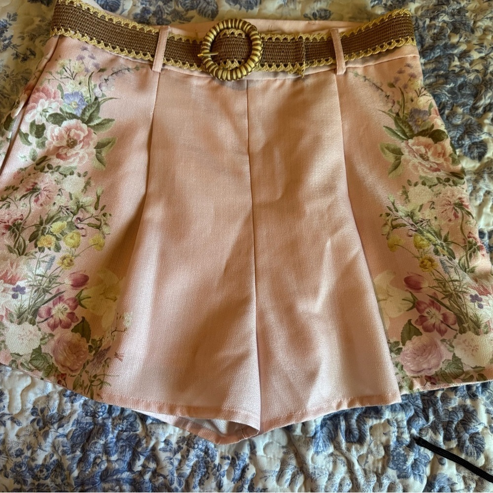 Luxe Blush Floral High Waist Shorts - Picture 4 of 12